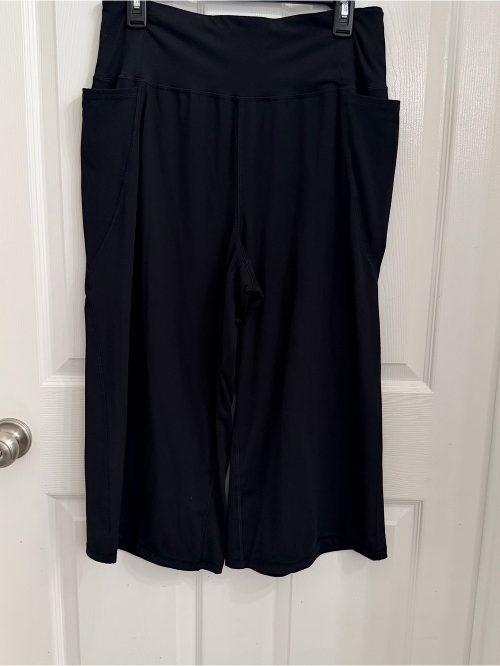 Lane Bryant Livi Black Pull-On Capris with Pockets